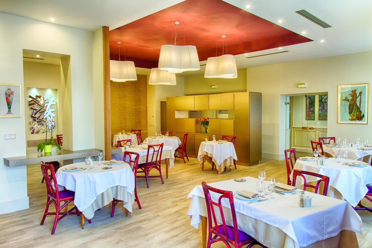Hotel Restaurant Le Parc Мулин Екстериор снимка
