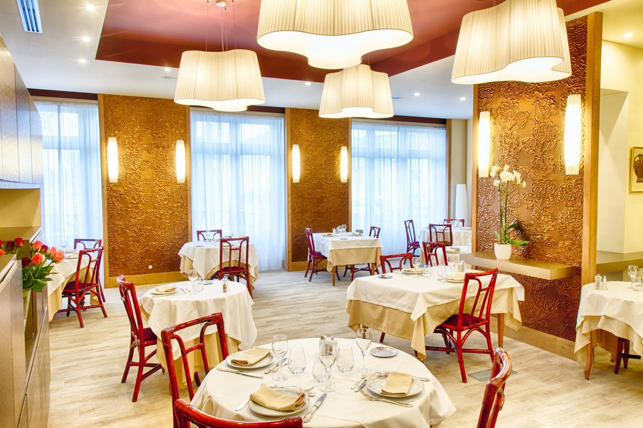 Hotel Restaurant Le Parc Мулин Екстериор снимка