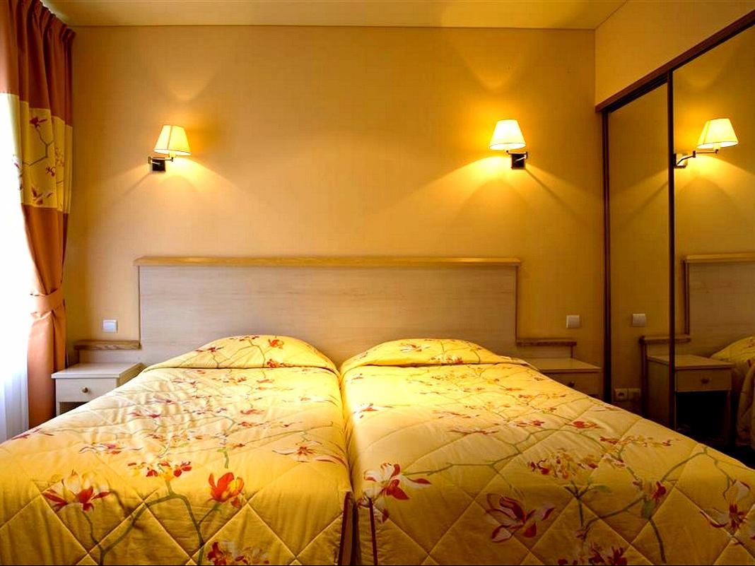 Hotel Restaurant Le Parc Мулин Екстериор снимка