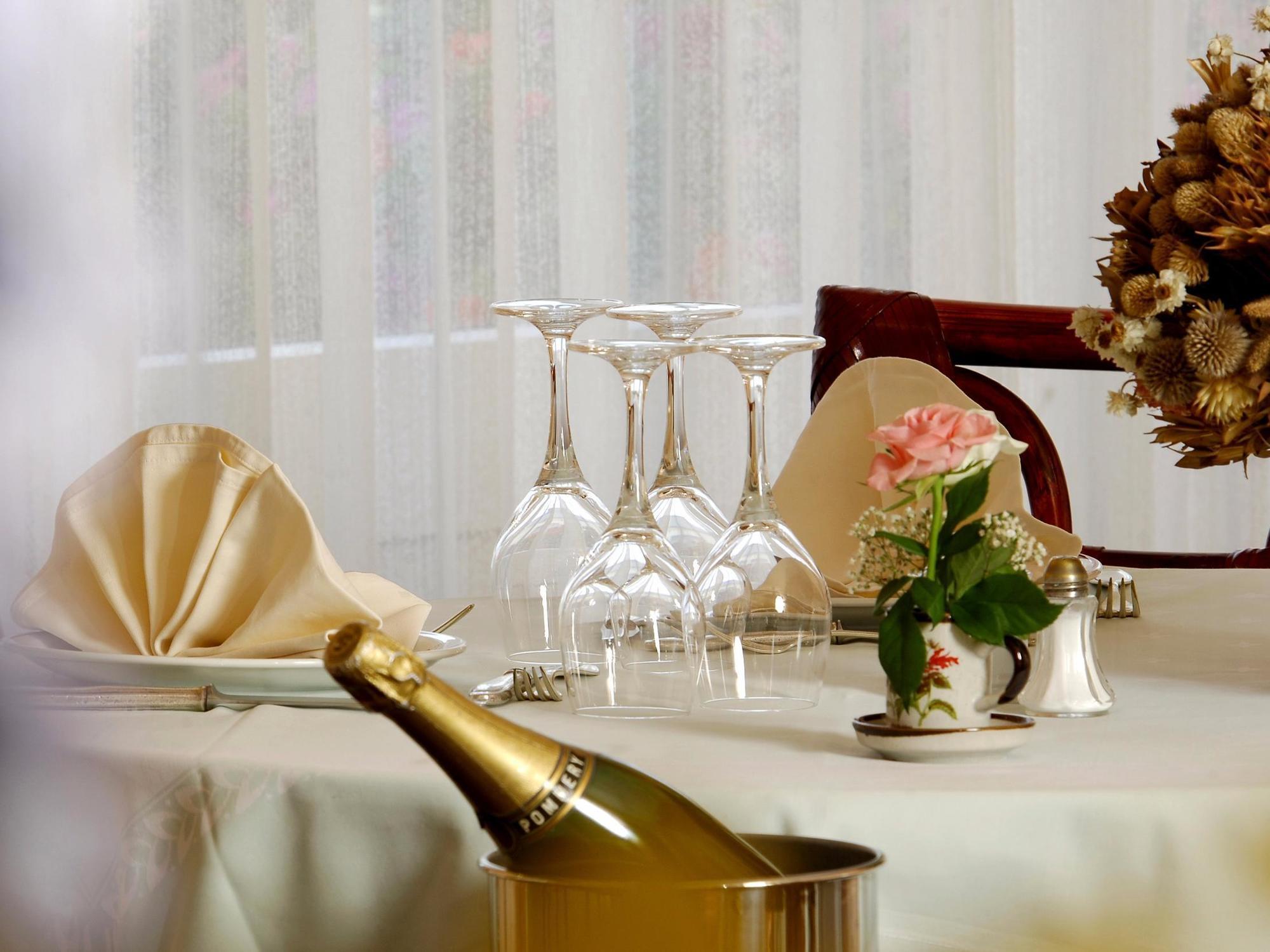 Hotel Restaurant Le Parc Мулин Екстериор снимка