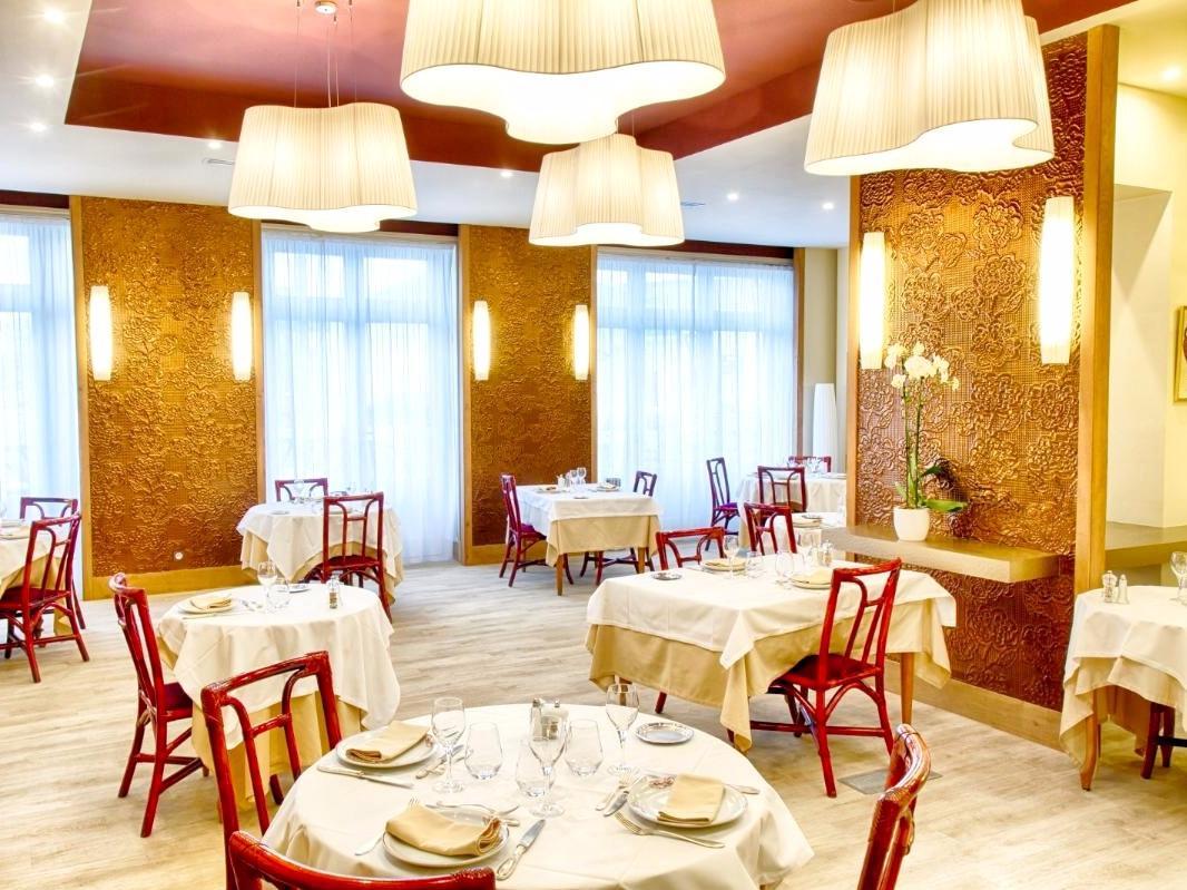 Hotel Restaurant Le Parc Мулин Екстериор снимка