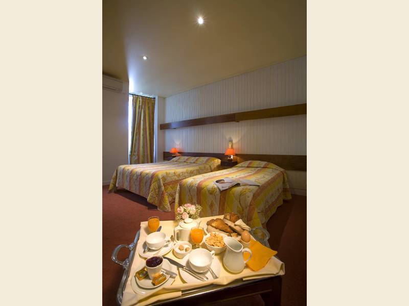 Hotel Restaurant Le Parc Мулин Екстериор снимка