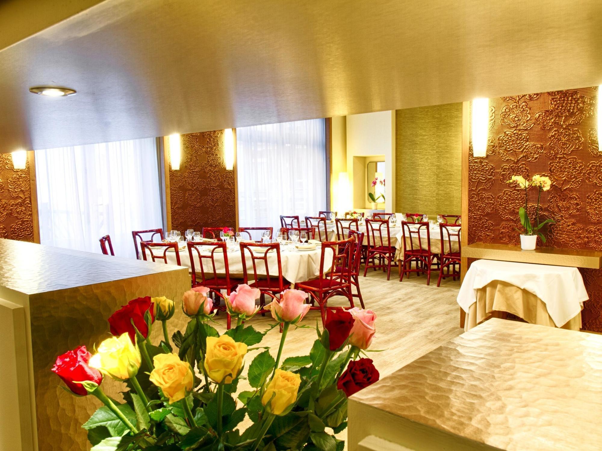 Hotel Restaurant Le Parc Мулин Екстериор снимка