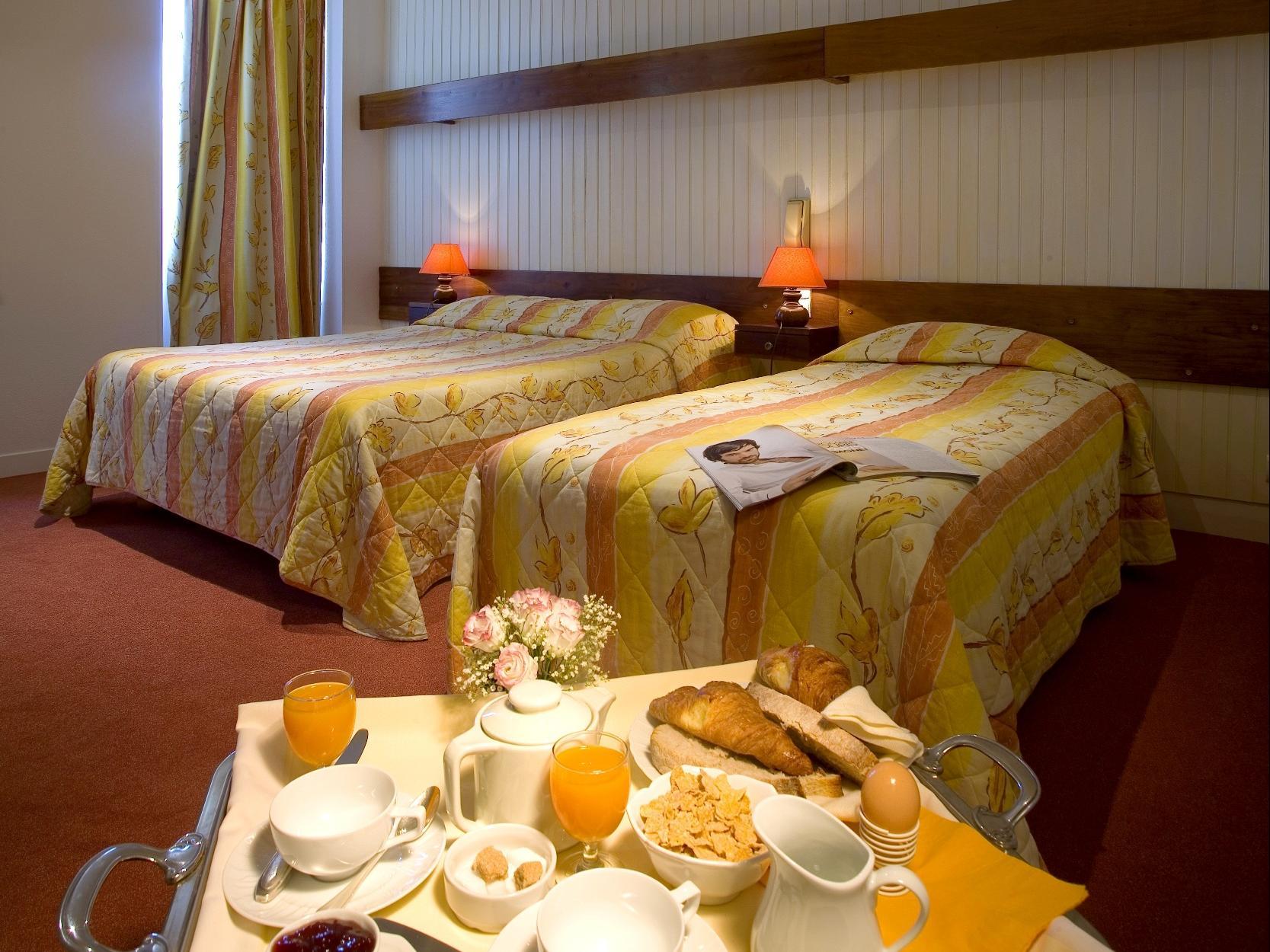 Hotel Restaurant Le Parc Мулин Екстериор снимка