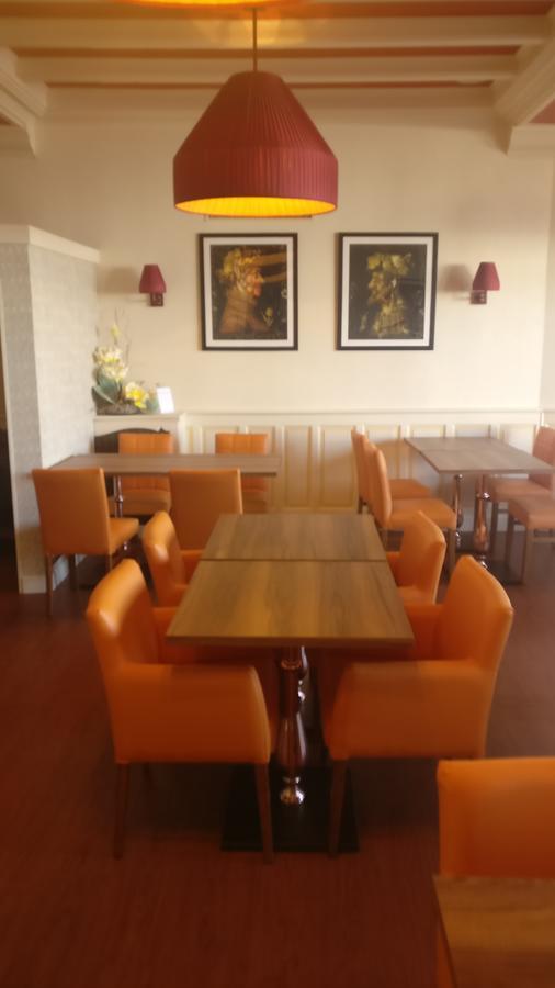 Hotel Restaurant Le Parc Мулин Екстериор снимка
