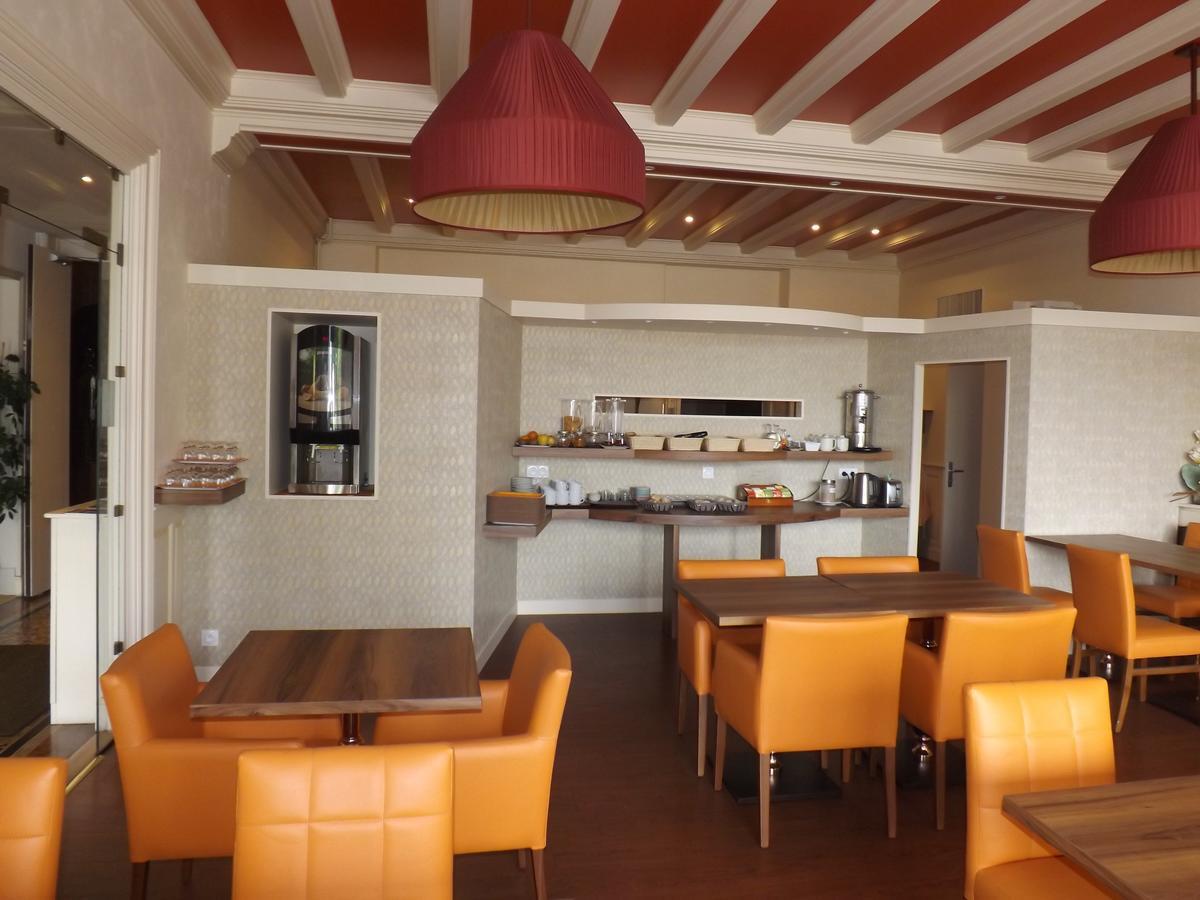 Hotel Restaurant Le Parc Мулин Екстериор снимка