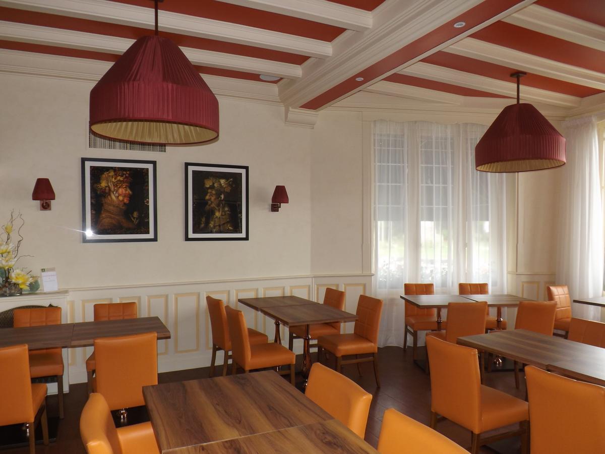 Hotel Restaurant Le Parc Мулин Екстериор снимка