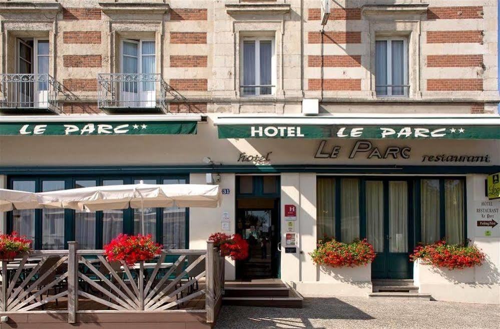 Hotel Restaurant Le Parc Мулин Екстериор снимка