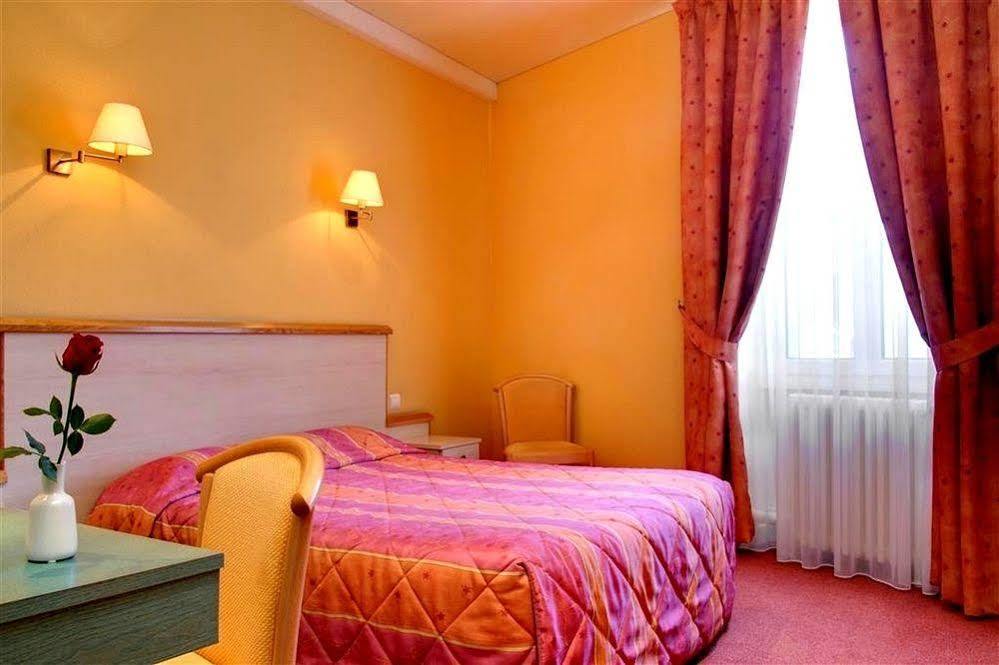 Hotel Restaurant Le Parc Мулин Екстериор снимка