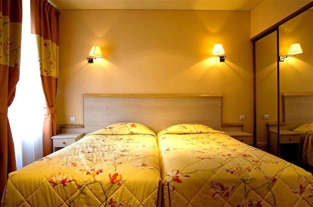 Hotel Restaurant Le Parc Мулин Екстериор снимка